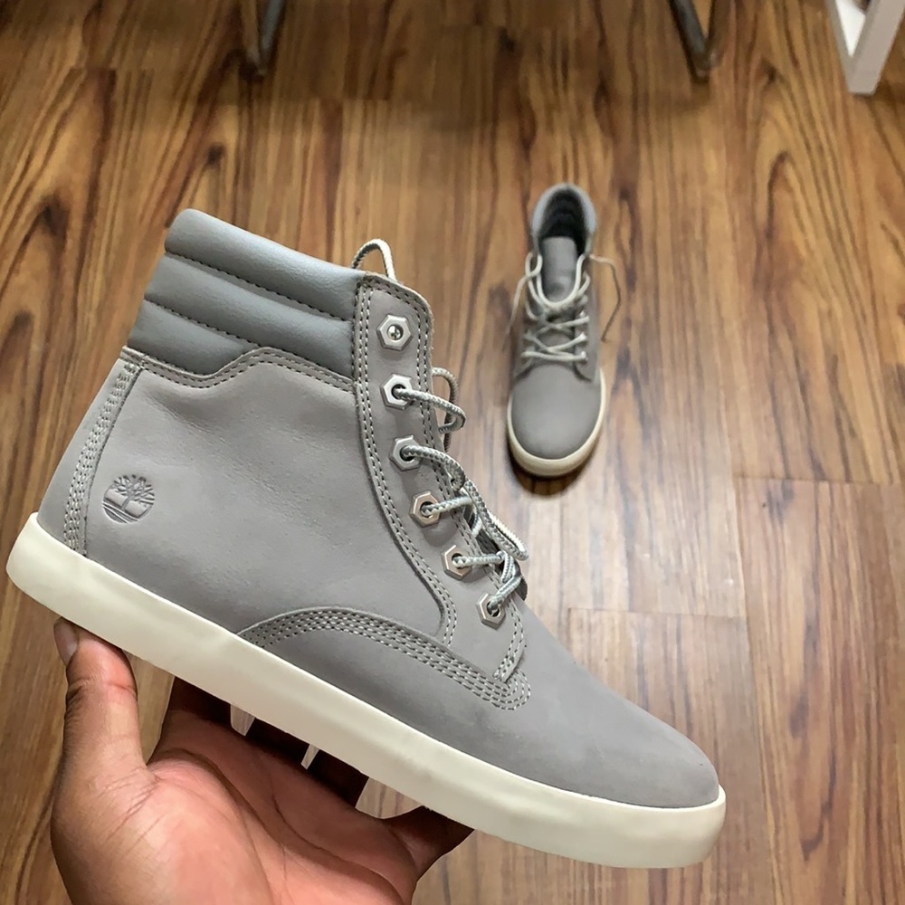 Timberland Skylar Light Weight Women Boots (6.5)